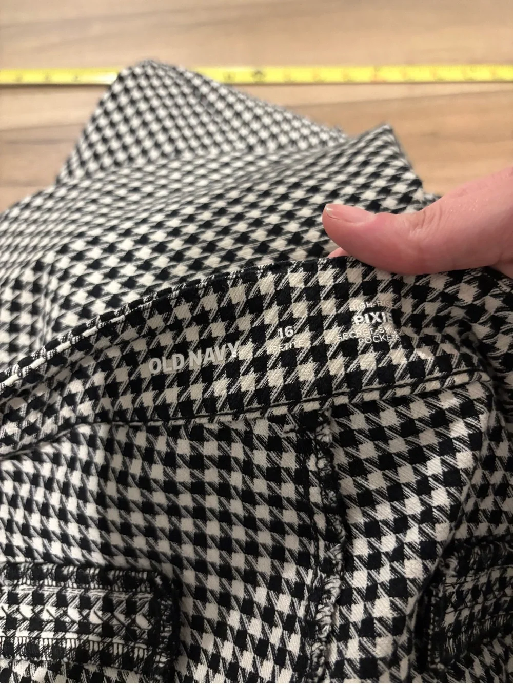 Old Navy Pixie High Rise Ankle Pants Houndstooth black white size 16 Petite